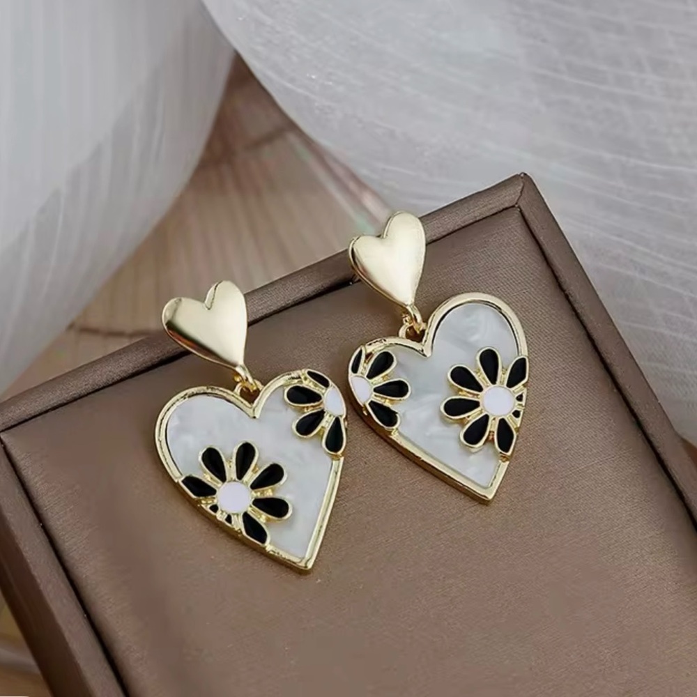 NEW Gold and Black Heart Earrings